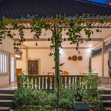 Berawa Dini Guesthouse ชังกู ภายนอก รูปภาพ