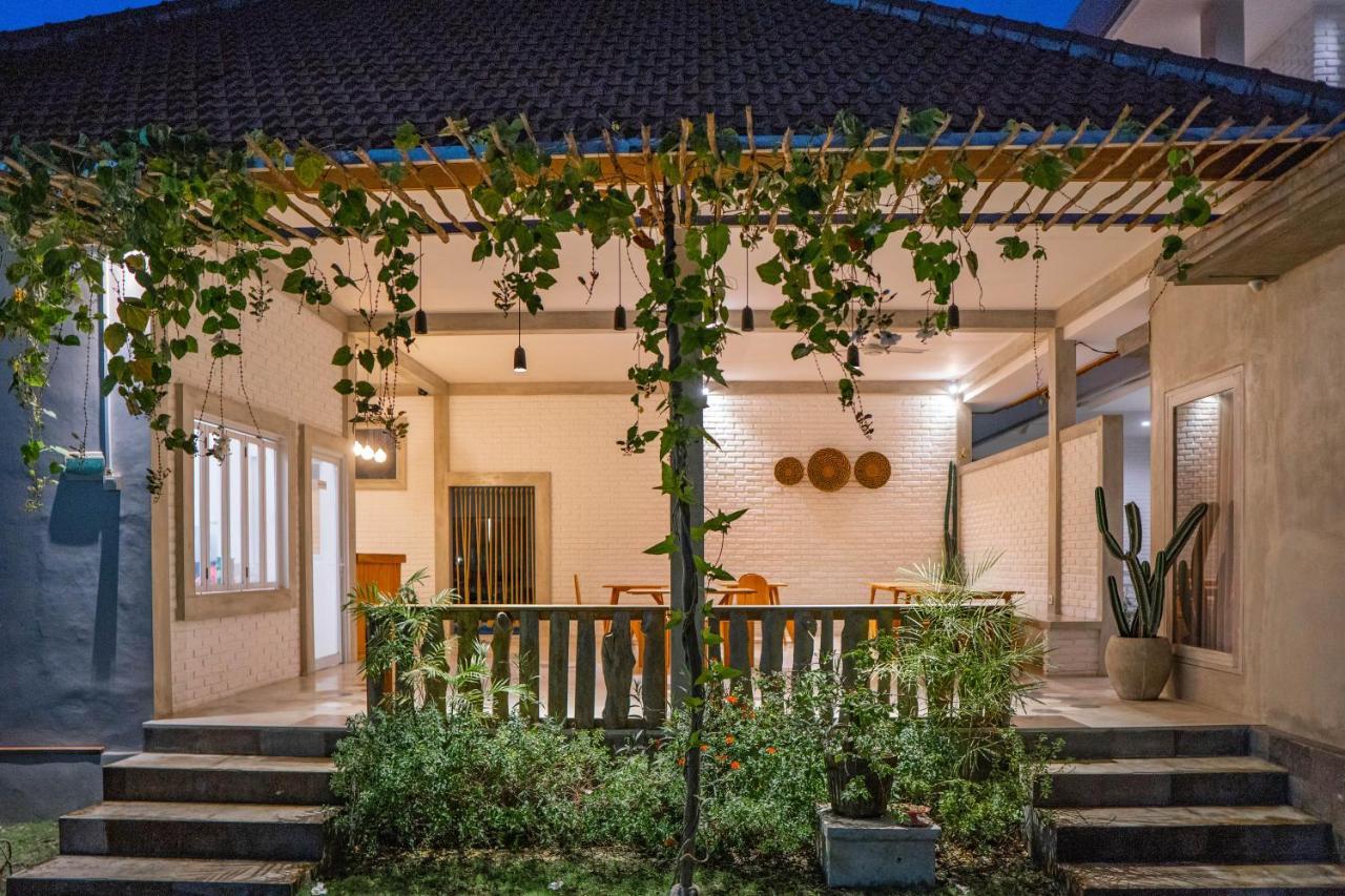 Berawa Dini Guesthouse ชังกู ภายนอก รูปภาพ